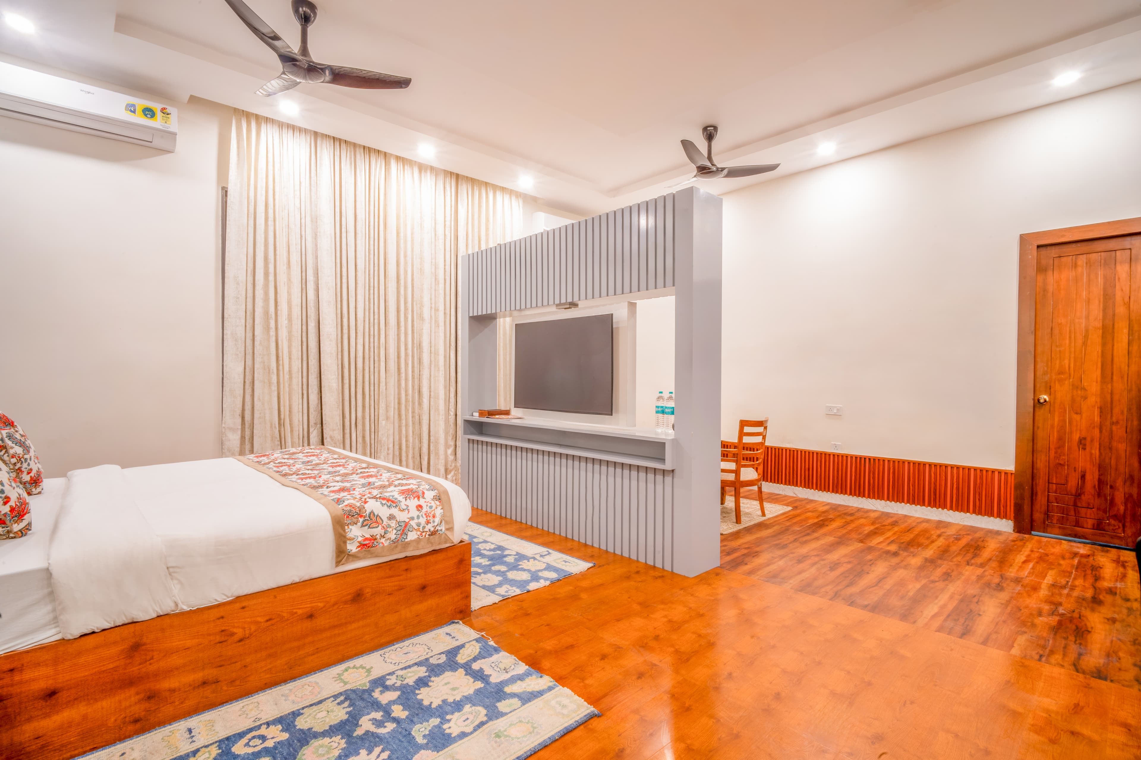 Royal Villa photo 2