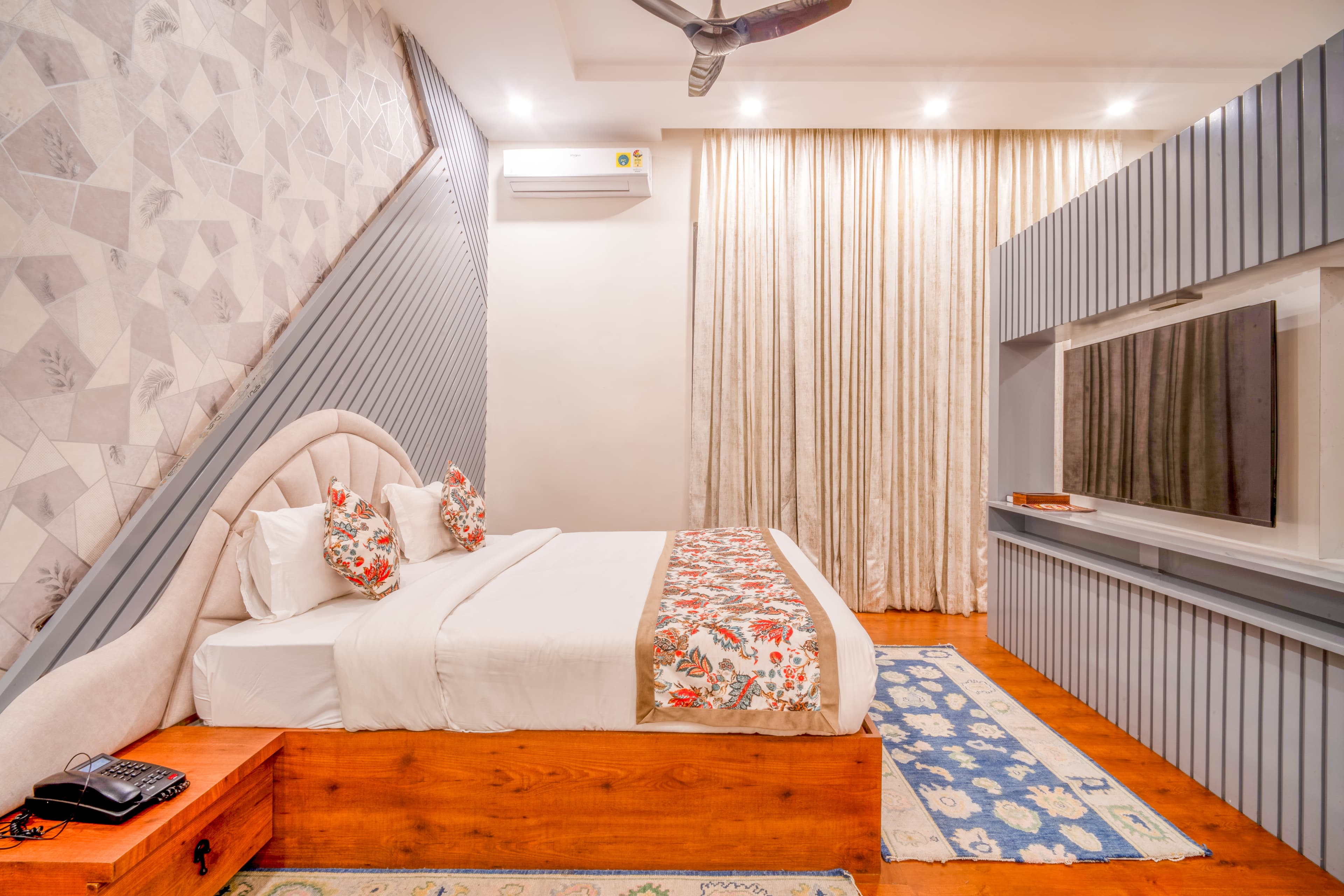 Royal Villa photo 3