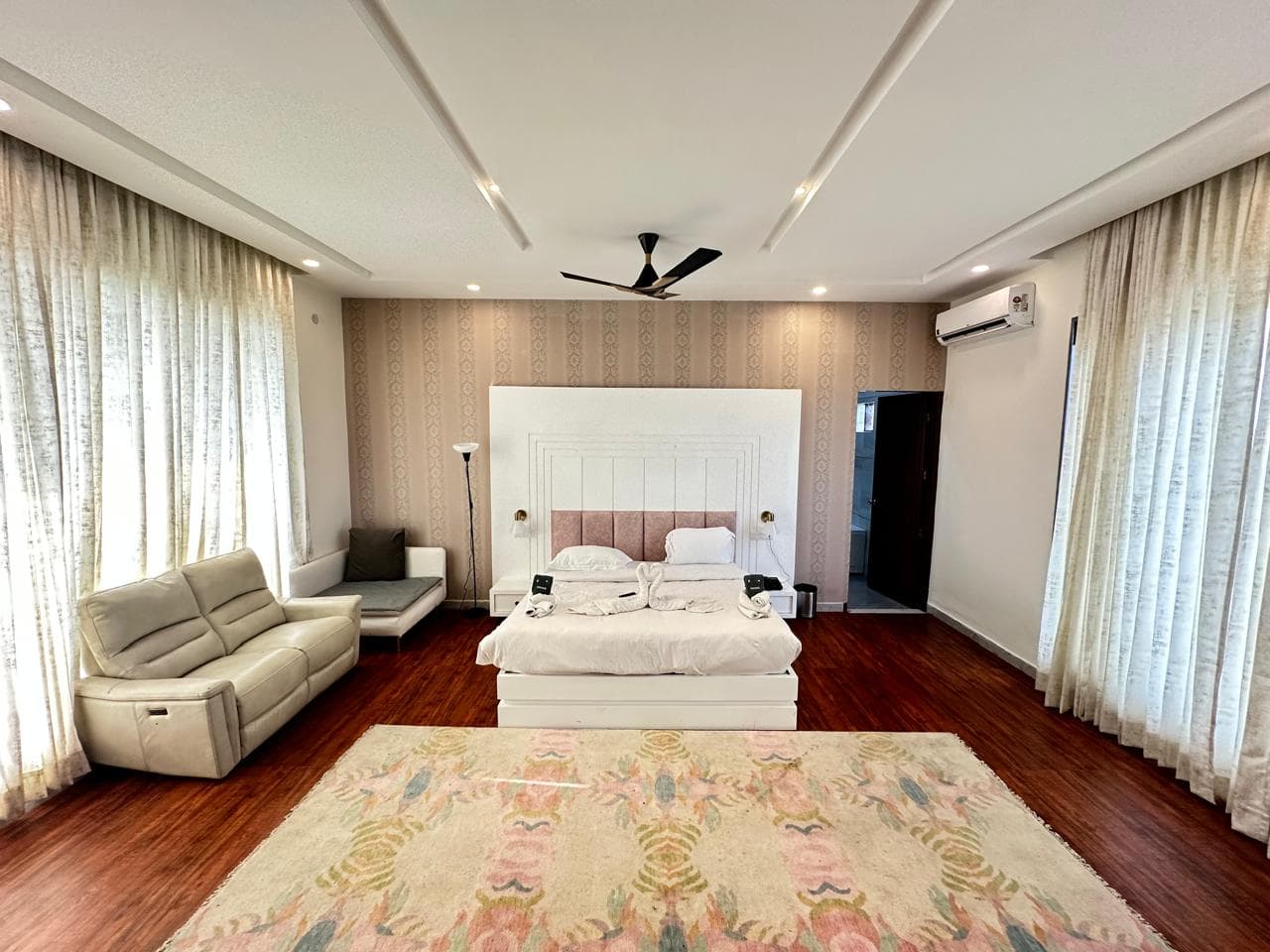 Royal Villa photo 5